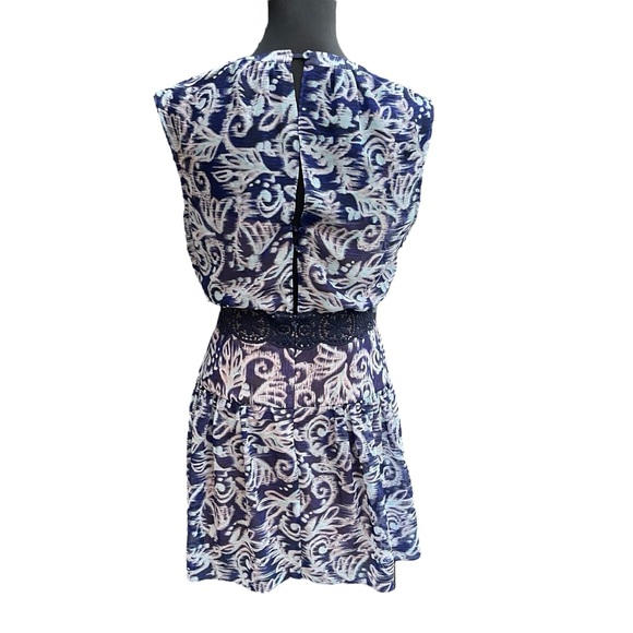 BCBGMaxAzria Aymeline Blue Lace Trim Mixed Print Sleeveless Mini Dress (6) - Picture 8 of 15